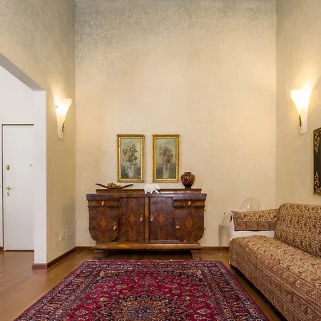 Apartment Tornaquinci Palace *