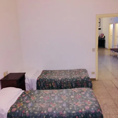 Leopoldine Central Hostel *