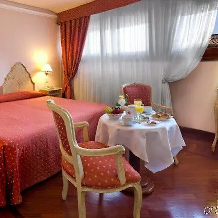 Pierre Hotel 4*