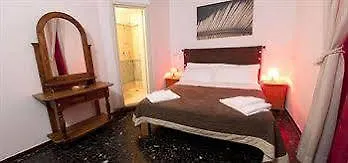 Bed & Bed Peterson Florenz