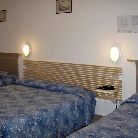 St. Hotell 2*
