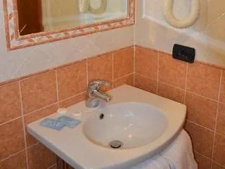Archi Rossi Hostel *