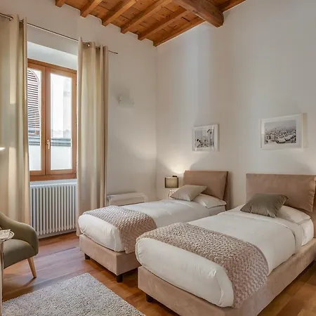 - Luna Chic Apartment *