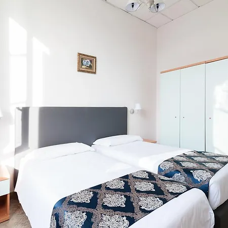 St. Hotell 2*