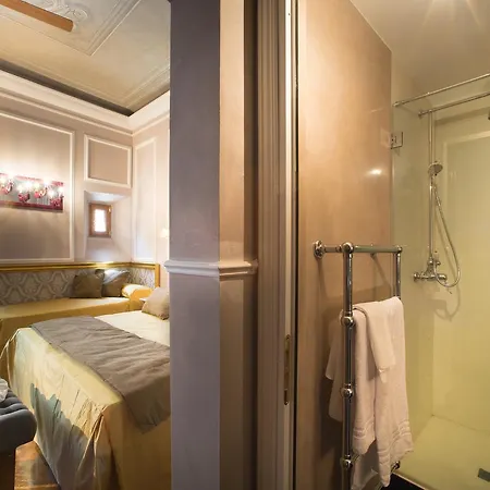 Boutique Torre De' Conti Bed & Breakfast