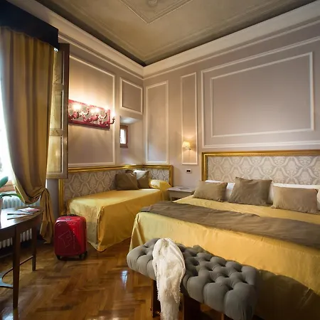 Boutique Torre De' Conti 2*