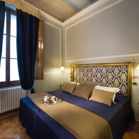 Boutique Torre De' Conti 2*