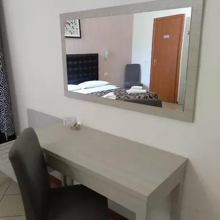 Pensjonat Adelaide House 2*