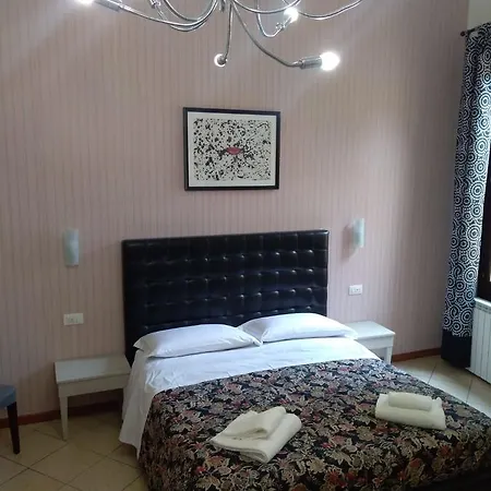Adelaide House 2* Florence