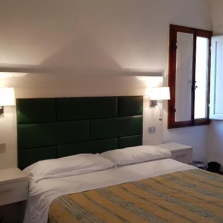 Elite Hotel 2*