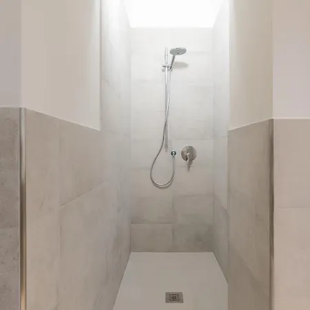 Apartamento Masai - One Bedroom Flat 1st Floor By Train Station
