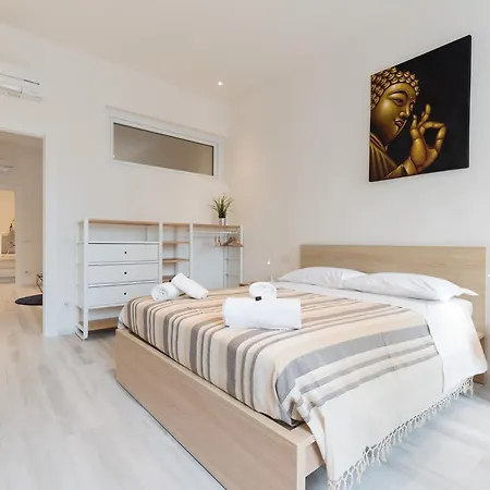 Masai - One Bedroom Flat 1st Floor By Train Station Apartamento Florença