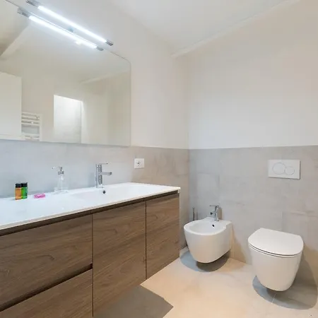 Masai - One Bedroom Flat 1st Floor By Train Station Apartamento Florença