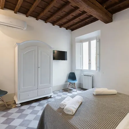 F6 - Santa Croce One Bedroom Flat For 2 Or 3 Guests