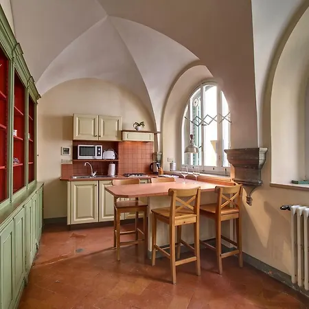 Apartment Ravel Near The Ponte Vecchio Florence