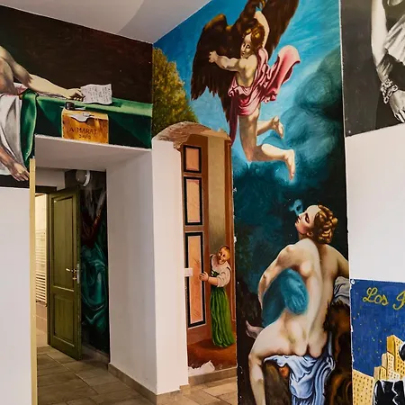 Hostel Archi Rossi *