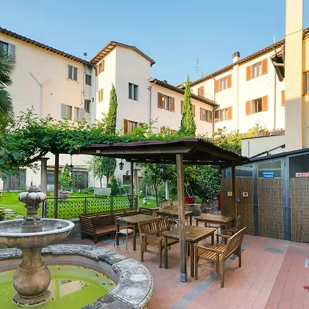 Hostel Archi Rossi *