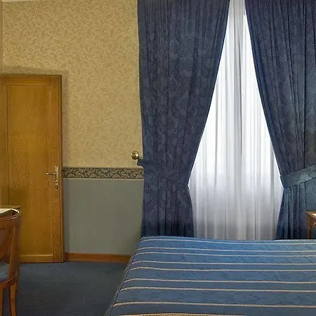 ストロッツィ パレス ホテル 4*