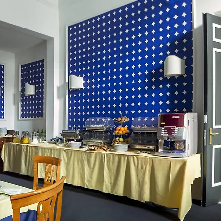 Mate Luca, Hotel
