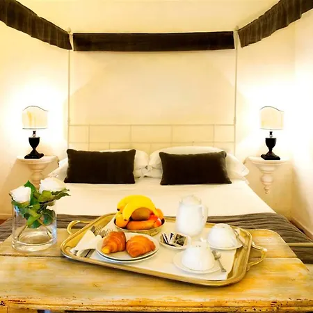 J And J Hotel 4*