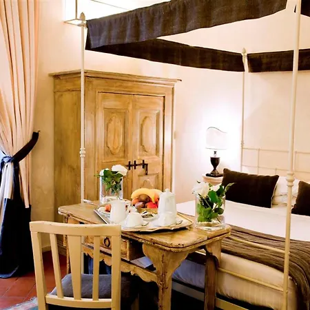 J And J Hotel Florencia