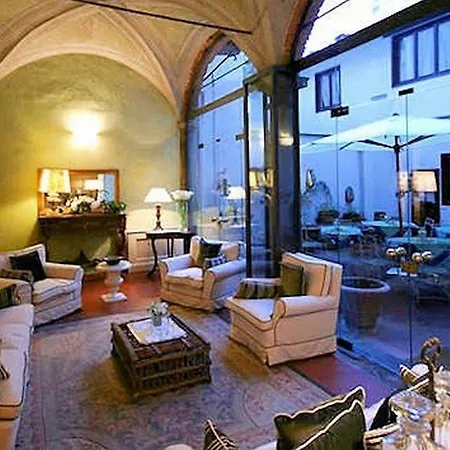 J And J Hotel Florencia