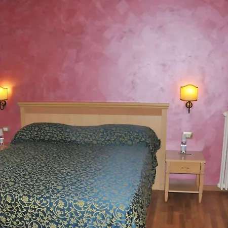 Hhb Hotel