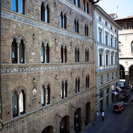 Pierre Hotel 4*