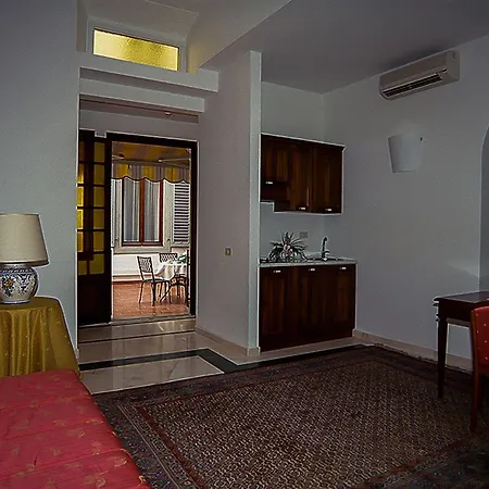 Accademia Hotel 3*