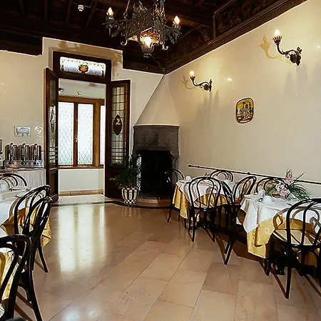 Hotel Accademia 3*