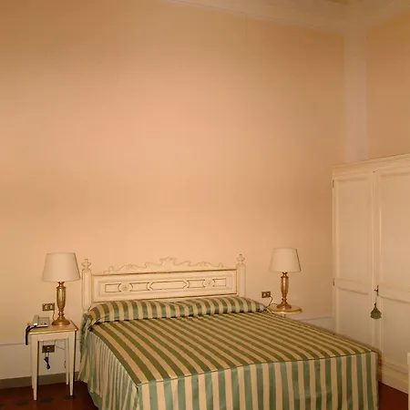 Michelangiolo Aparthotel 3*