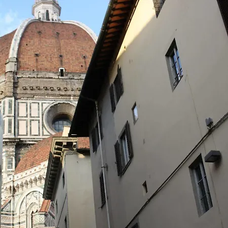 Adelaide House 2* Florence