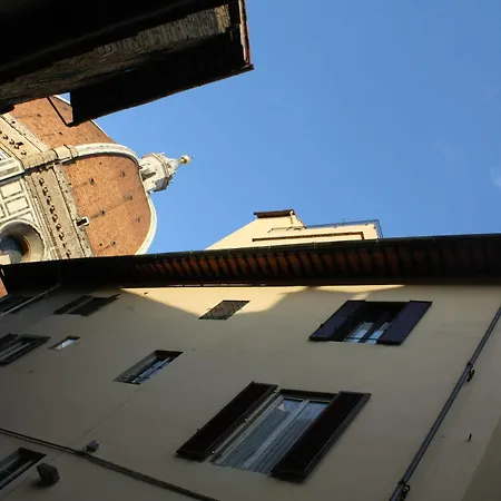 Adelaide House 2* Florence