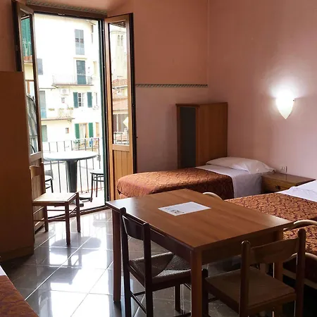 Nazionale Hotel *