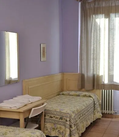 Regina Hotel *