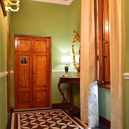 Boutique Torre De' Conti 2*