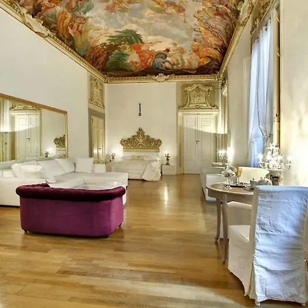 Bed & Breakfast Palazzo Tolomei - Residenza D'epoca 3*