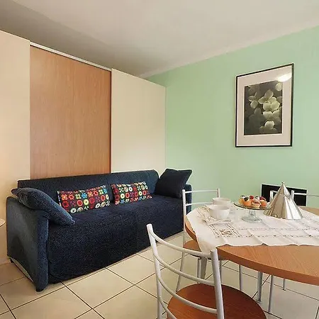 Leopoldo Aparthotel 3*
