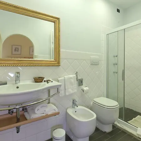 Relais Lavagnini 2*