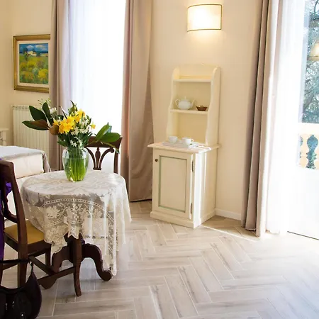 Dimora Salviati Bed & Breakfast 3*