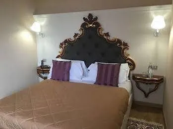 Agape - Art In Hotel Florence