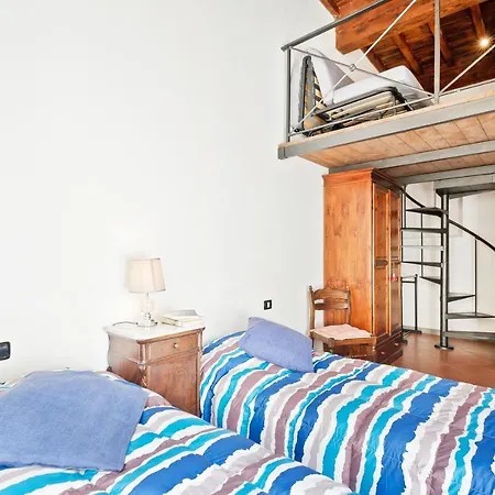 San Lorenzo Wooden Loft Apartment Florence