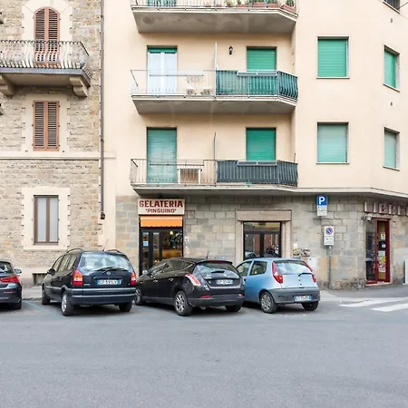 Cozy Alberti Lift, Terraces, Free Parking Apartment Florence