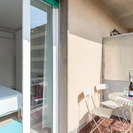 Cozy Alberti Lift, Terraces, Free Parking Apartment Florence