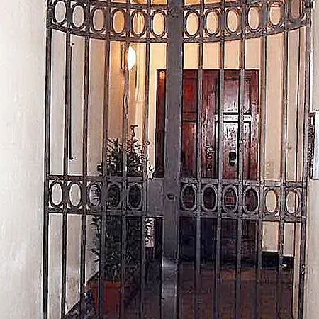Residenza Le Rondini بيت ضيافة فلورنس