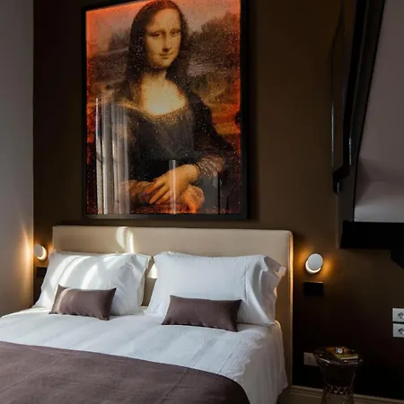 Hotel The Frame 4*