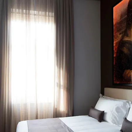 Hotel The Frame 4*