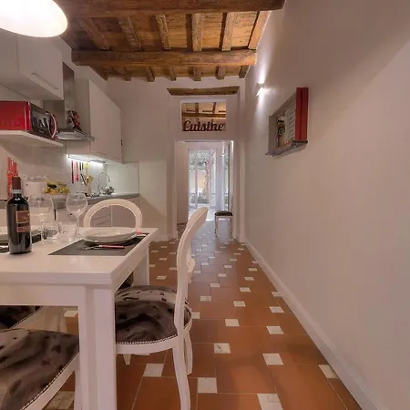 Piazza Del Carmine, Flo Apartment