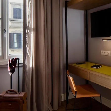 Hotel The Frame 4*