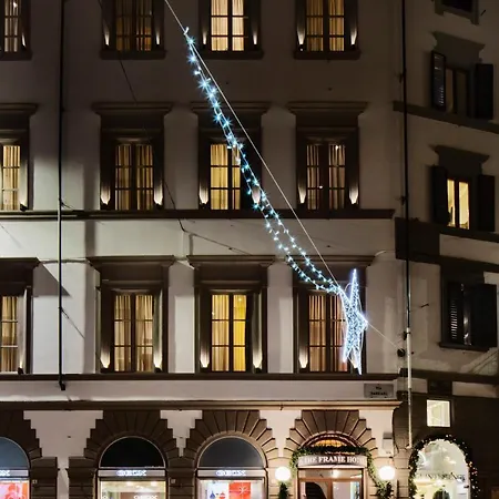 Hotel The Frame 4*